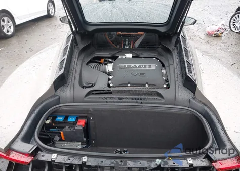 2024 Lotus Emira V6 First Edition z USA, uszkodzony, nr VIN SCCLEKAX3RHB24334